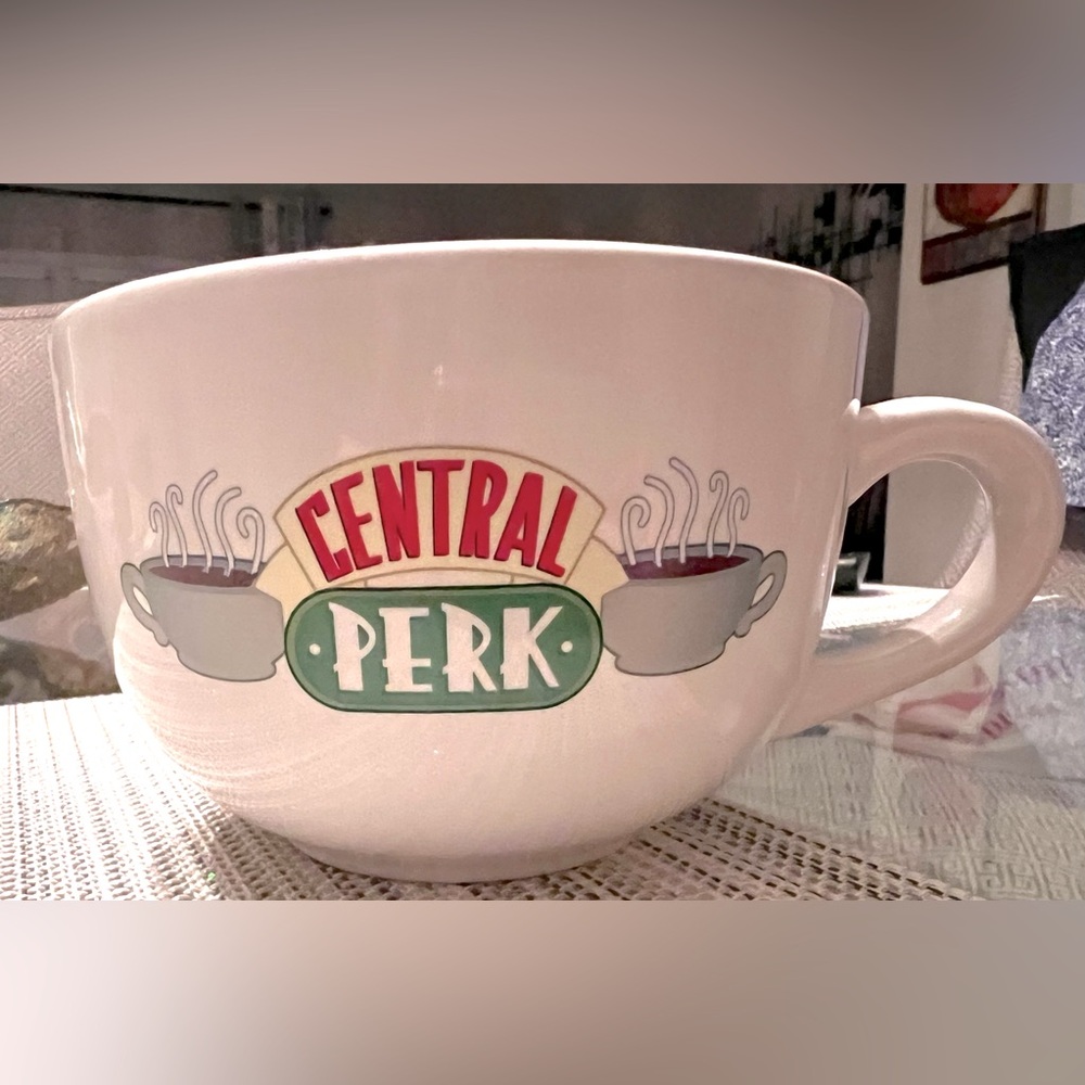 F.r.i.e.n.d.s Central Perk large mug/bowl with handle. White. Perfect. Stoneware